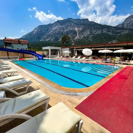 فندق Castle Park 4*