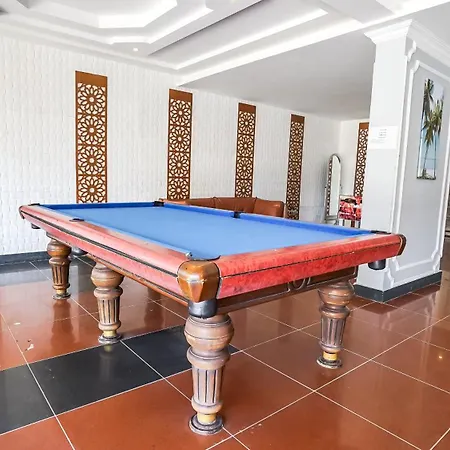Castle Park Ξενοδοχείο 4*